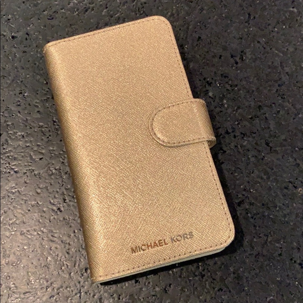 iPhone X’s wallet case